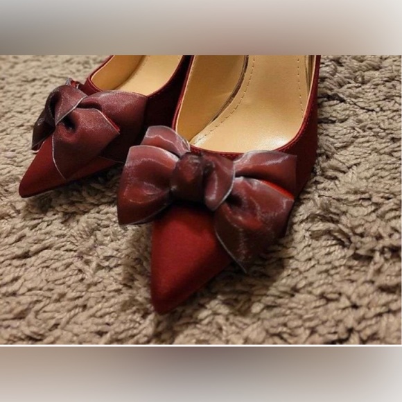 (2) Pairs Burgundy and Orange- Bow Decor Point toe courts - Picture 6 of 6